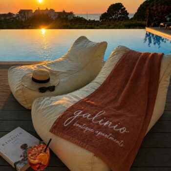 galinio-by-the-pool